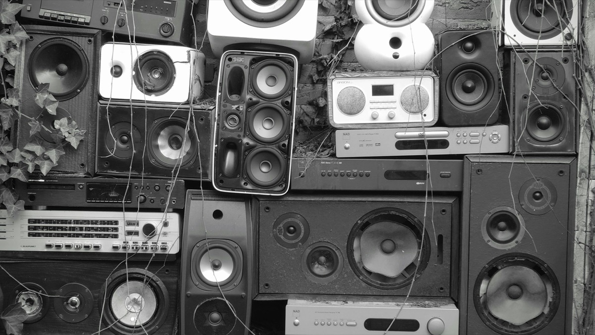 Why Listeners Connect, Not Compare: A Lesson for Mix Engineers